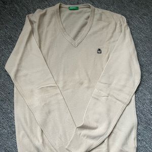 Benetton v-neck sweater - new without tags - S